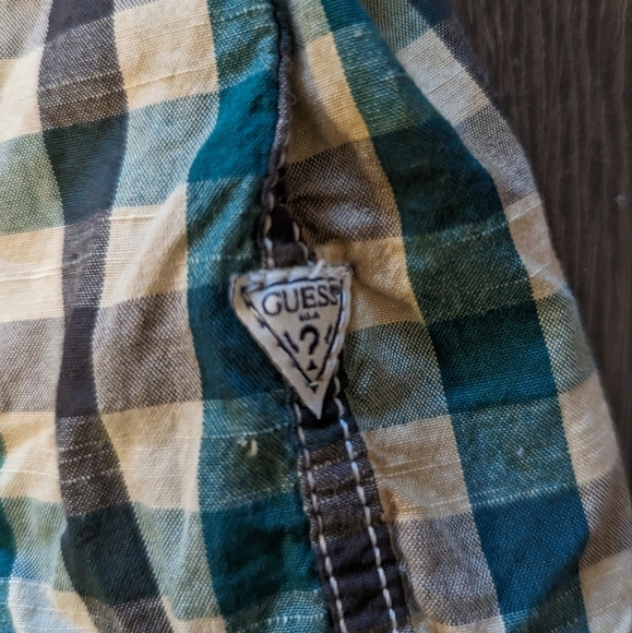 EUC Guess button up short sleeve shirt - Picture 4 of 11
